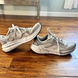 Adidas Women's Light Gray Sneakers size 8